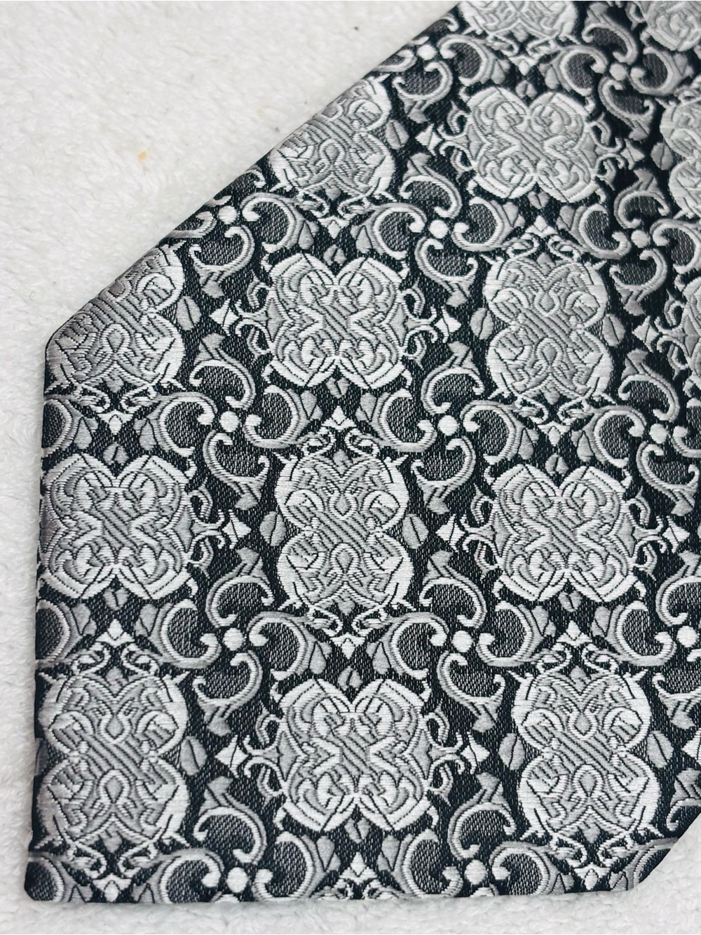 Brand New Tie By Bergamo New York - Tie Width Is 3.5 Inches